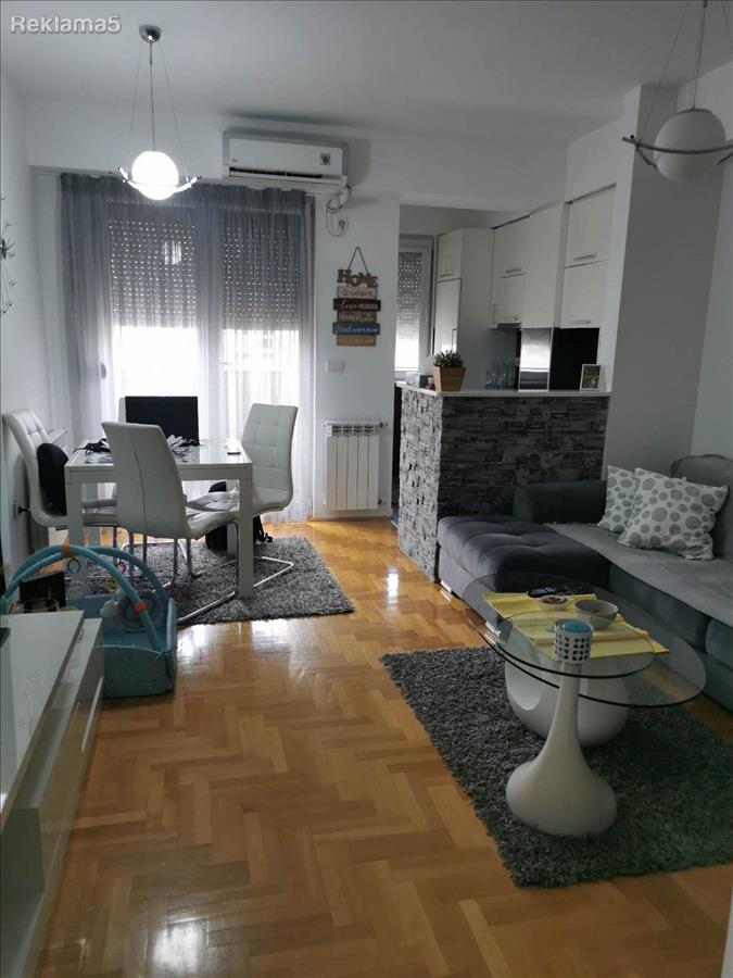 Se iznajmuva Stan 60m2 so garaza
