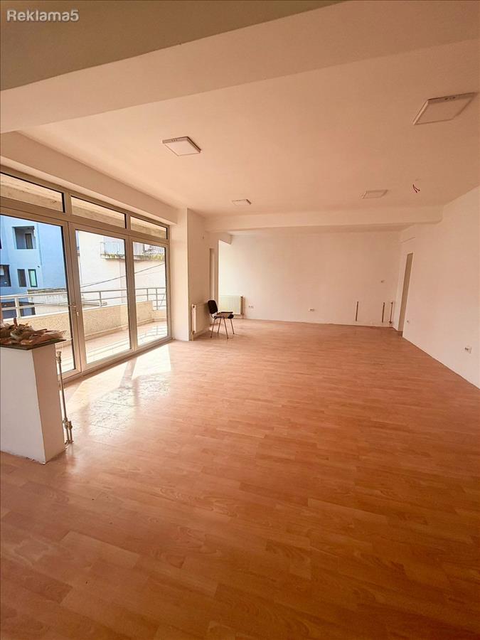Luxury office space for rent between Vlada and Park