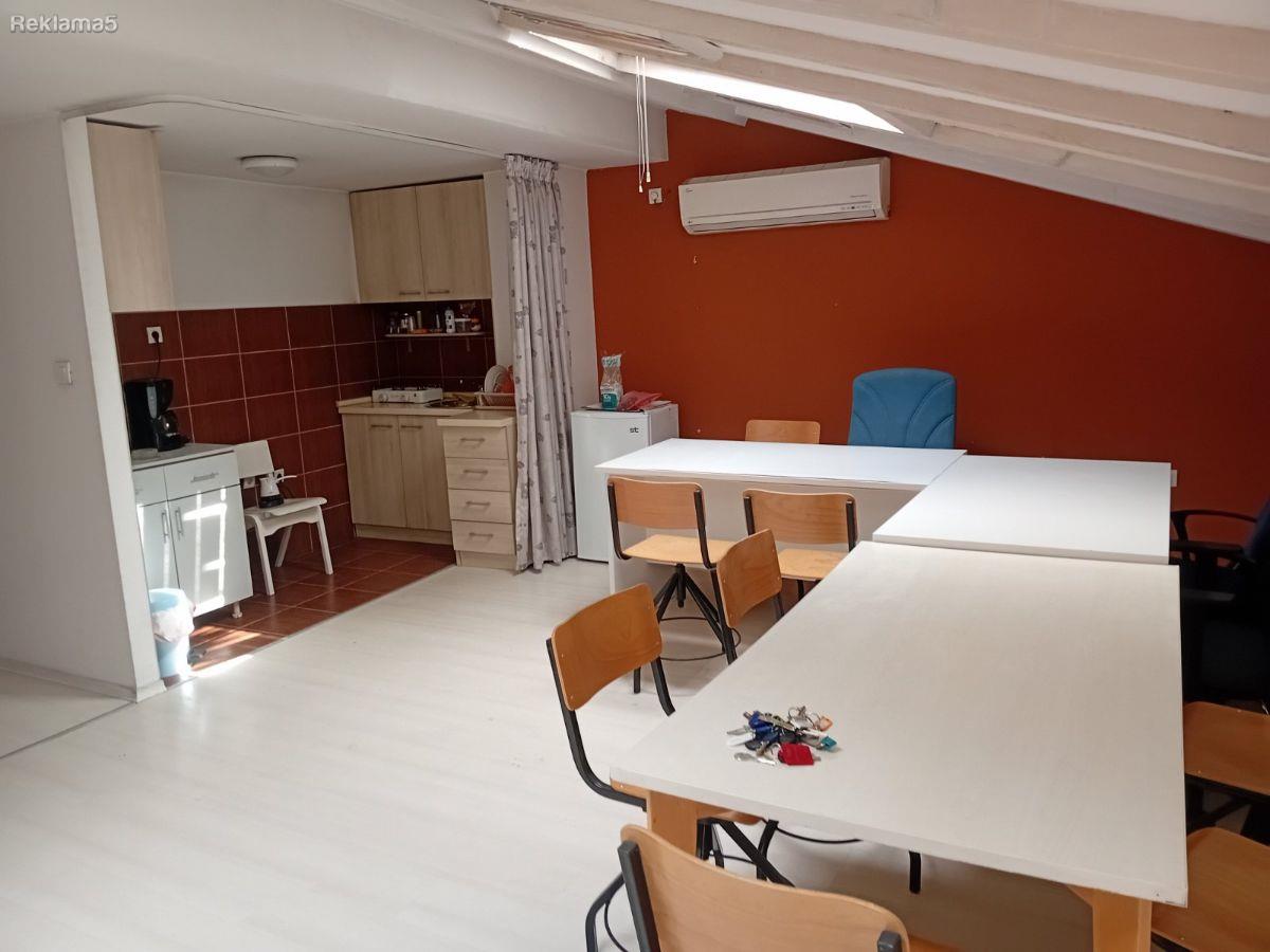 Se izdava deloven prostor 100m2 vo Centar