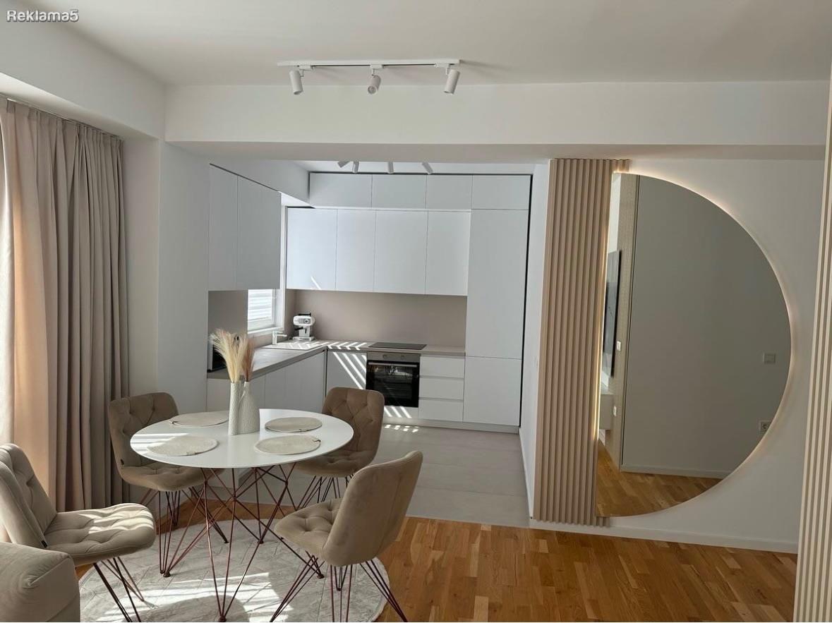 Nov namesten trosoben 80m2 East Gate