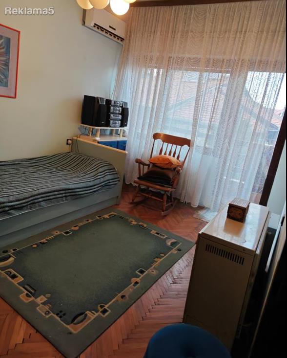SE IZDAVA TROSOBEN STAN VO KUKJA KAJ SV PETKA CRNICE
