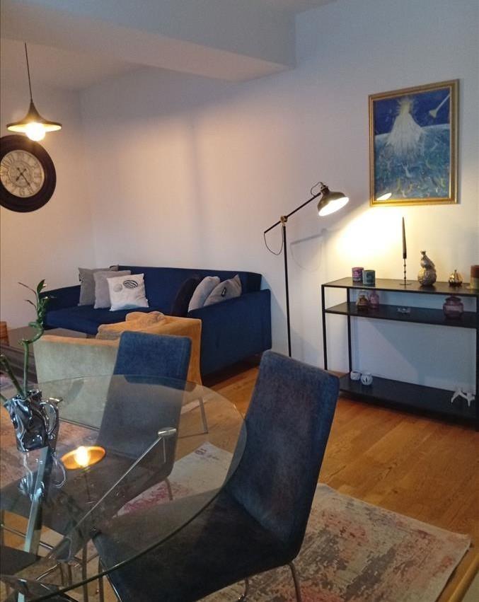 Se prodava polu-namesten stan 63m2 kaj Mercedes