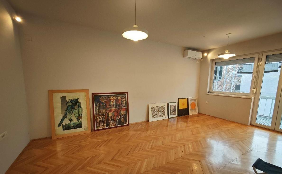 Se prodava stan 68m2 vo crvenite zgradi vo Hrom