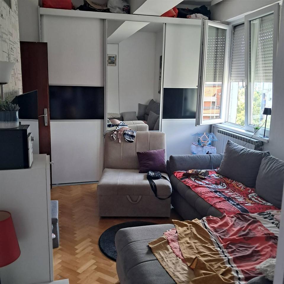 Se prodava garsonjera 30m2 vo Novo Lisiche
