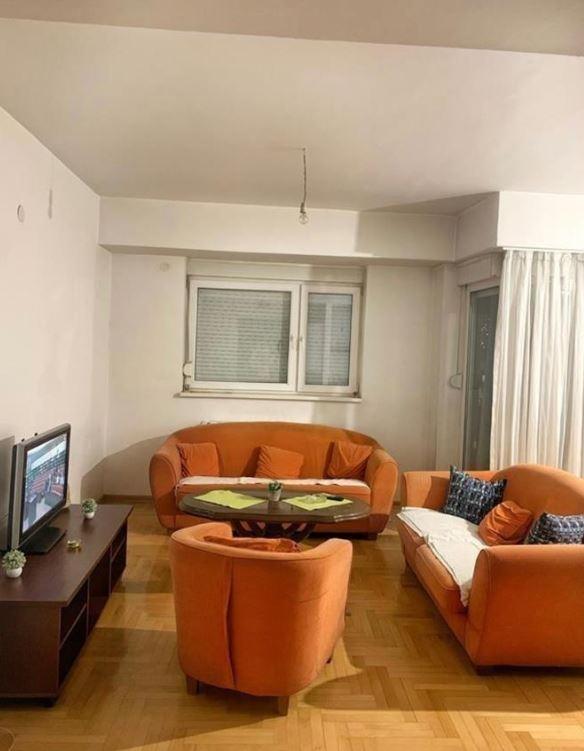 Stan 54 m2 se iznajmuva vo Reonski centar
