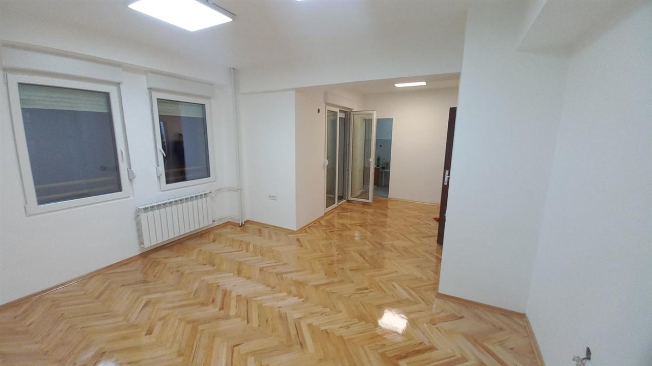 Se izdava prazen stan od 80m2 do Nova Zeleznicka