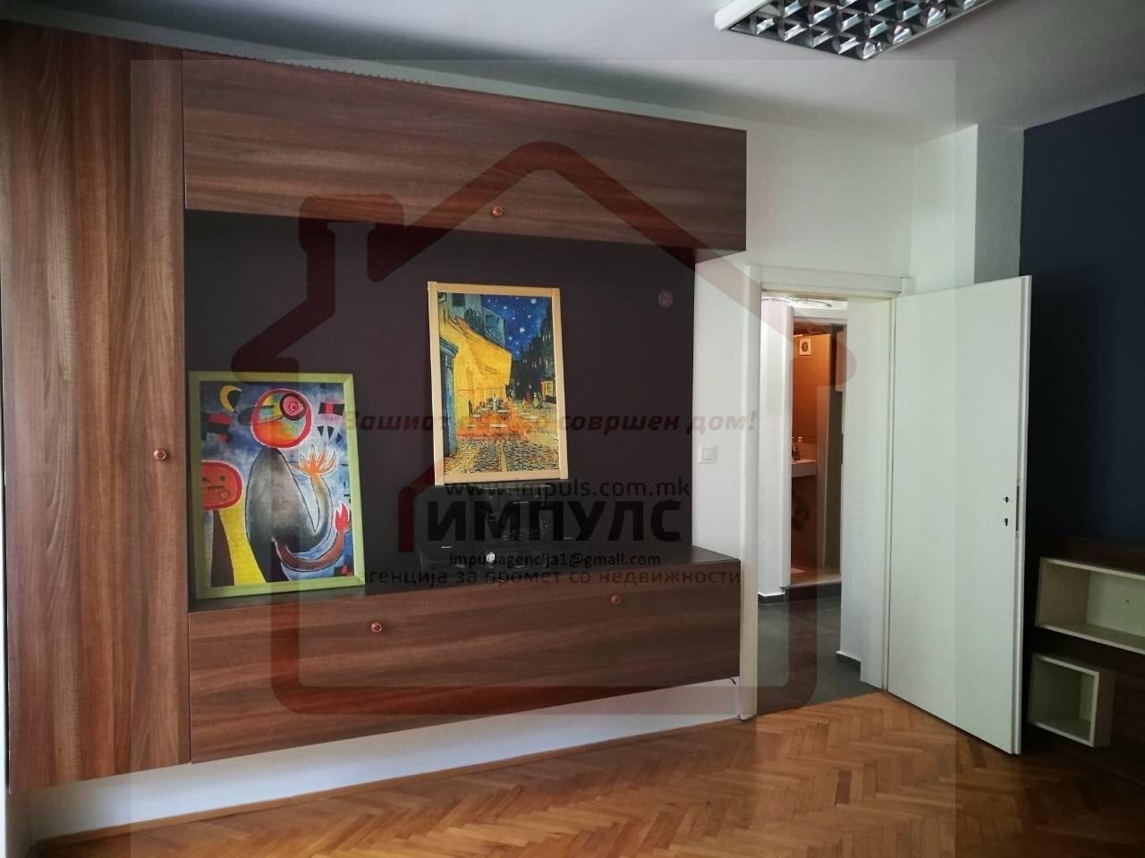 PRAZEN DELOVEN PROSTOR VO STROG CENTAR