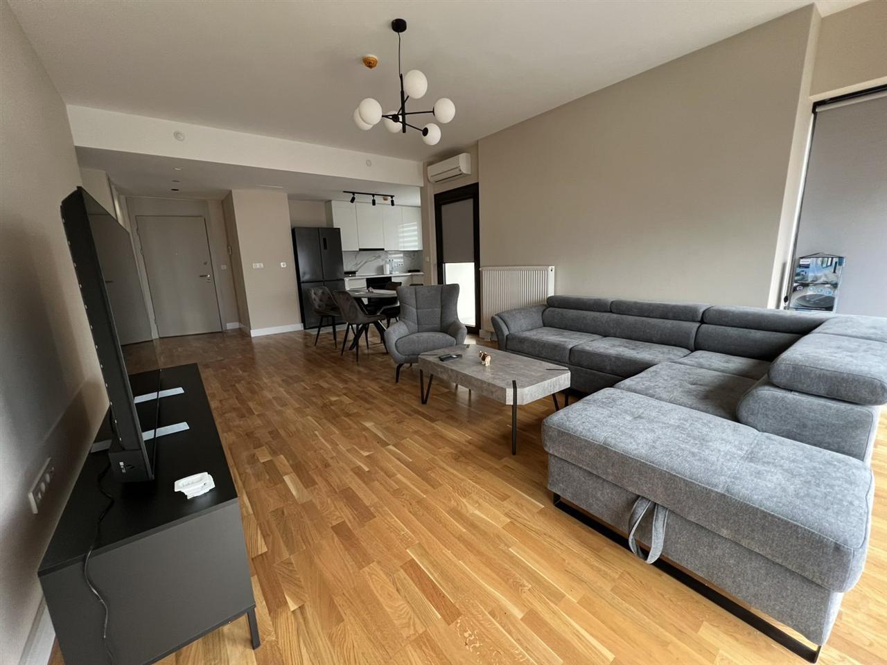 Nevseluvan trosoben stan od 80m2 Diamond
