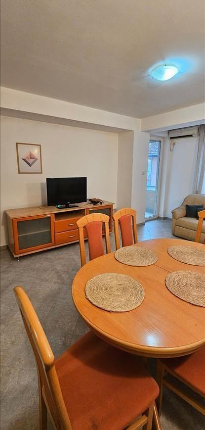 We are renting a 65m2 apartment with 2 bedrooms in Debar neighborhood