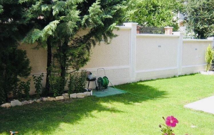 Se izdava kuka 180m2 so ureden dvor 450m2 Crnice