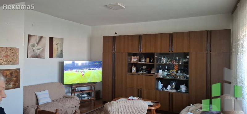 Se prodava 3-sob stan vo Novo Lisice