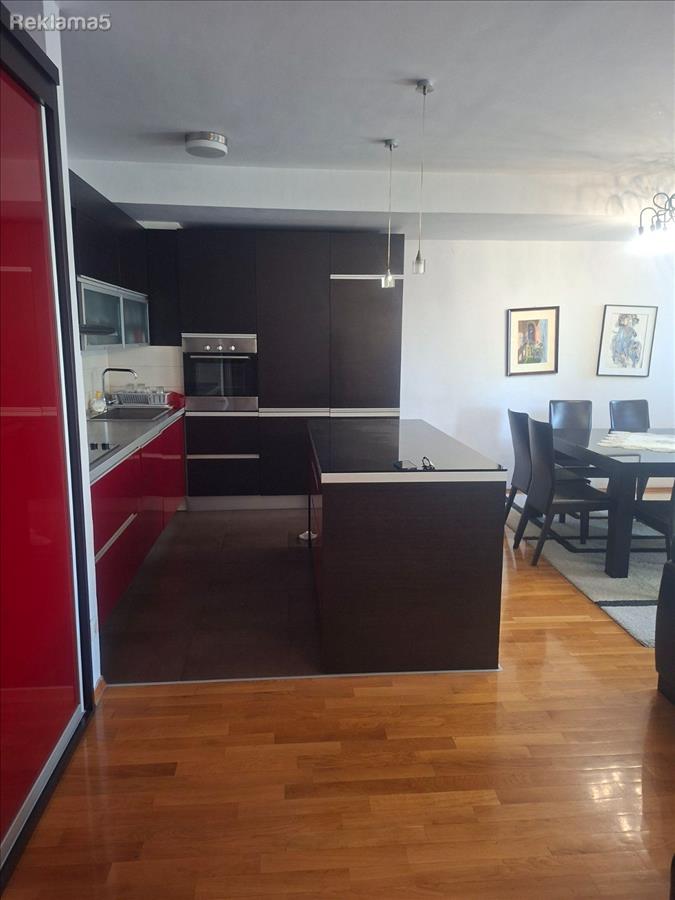 SE PRODAVA STAN 82m2 KAJ UNIV SALA CENTAR