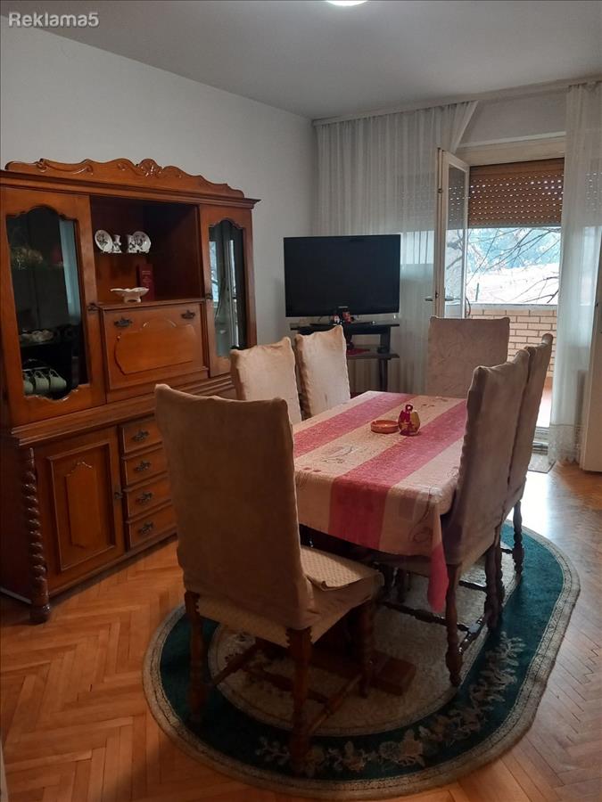 Se prodava stan 67m2 vo Avtokomanda
