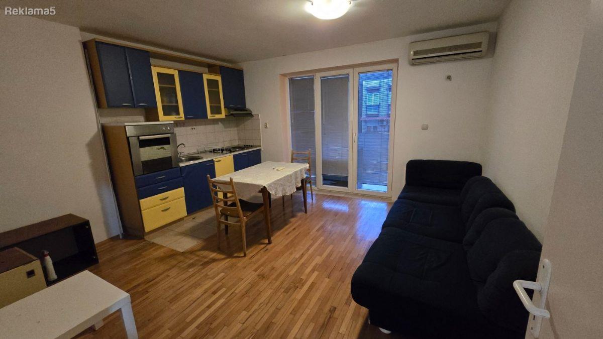 I am selling an apartment in Karposh 1
