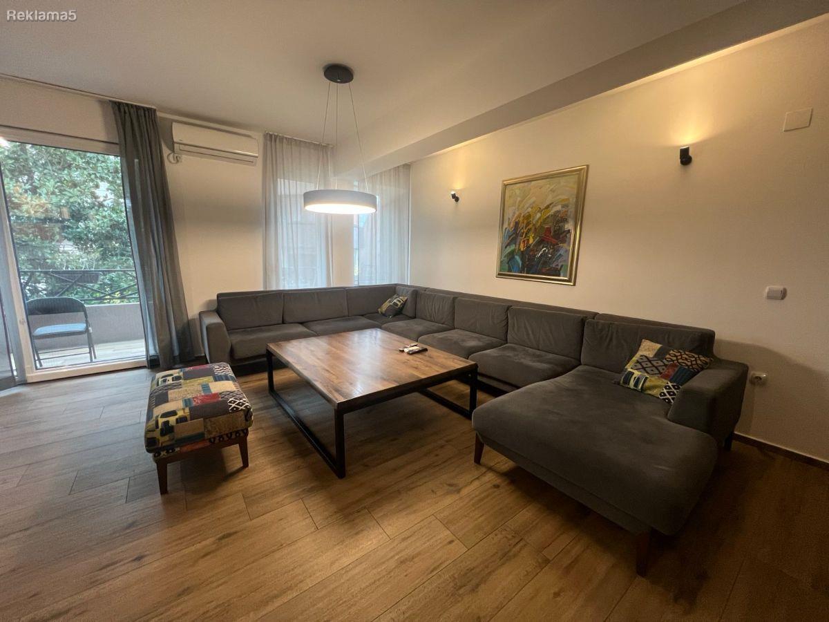 Nov extra ureden trosoben 90m2 na Malecen Taftalidze