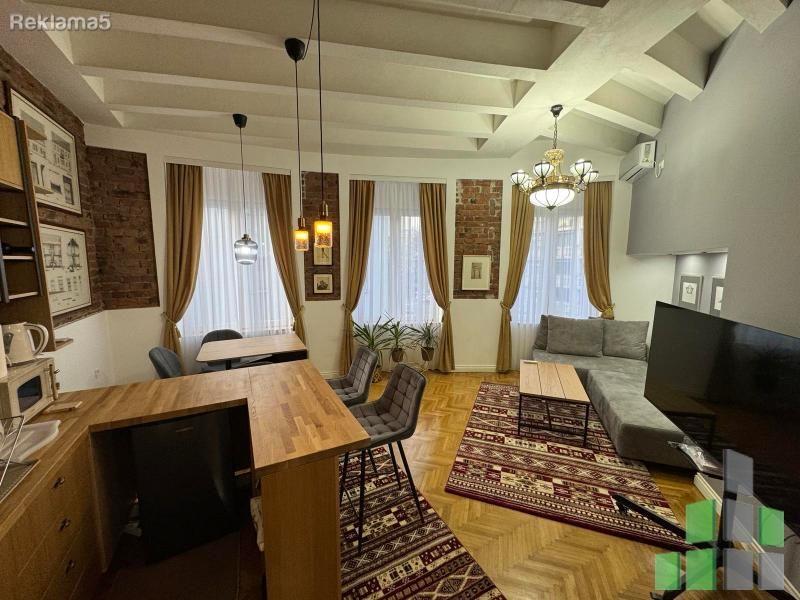 Se izdava 2-sob namesten stan vo Centar
