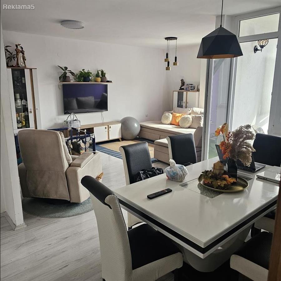 Se prodava namesten stan 81m2 vo Novo Lisice