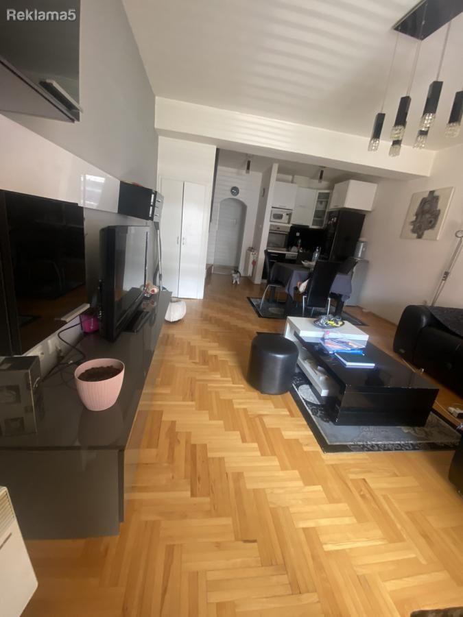 Se prodava stan vo Kisela Voda