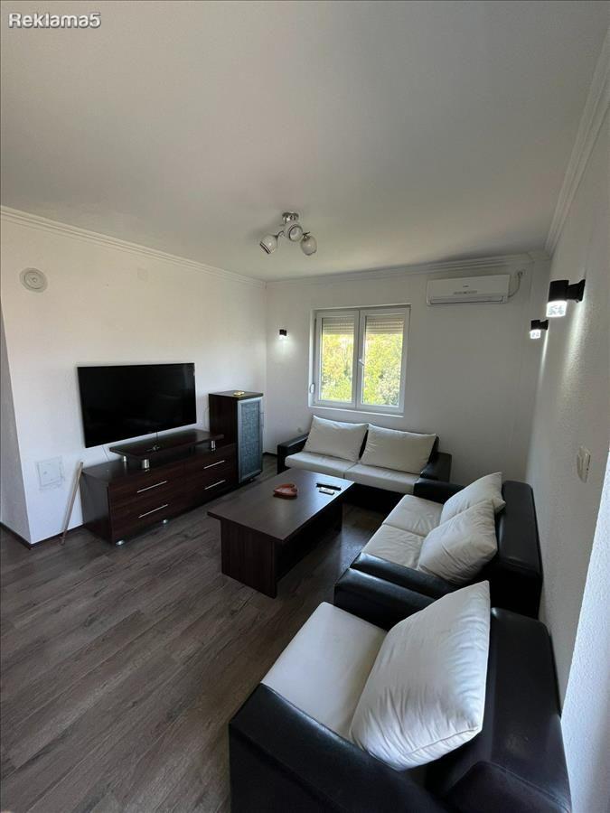 THREE-ROOM APARTMENT FOR RENT IN THE CENTER - ON THE WATER