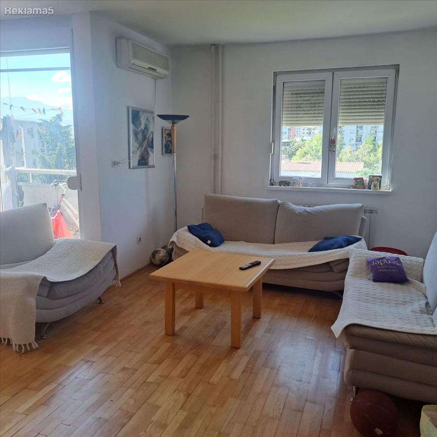 Se izdava namesten trosoben 70m2 Aerodrom -Capitol