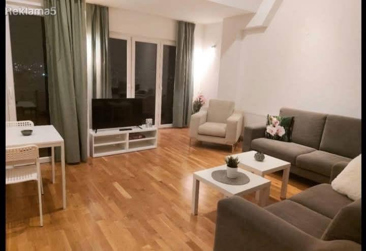 Se iznajmuva kompletno opremen penthaus nad drzavna bolnica