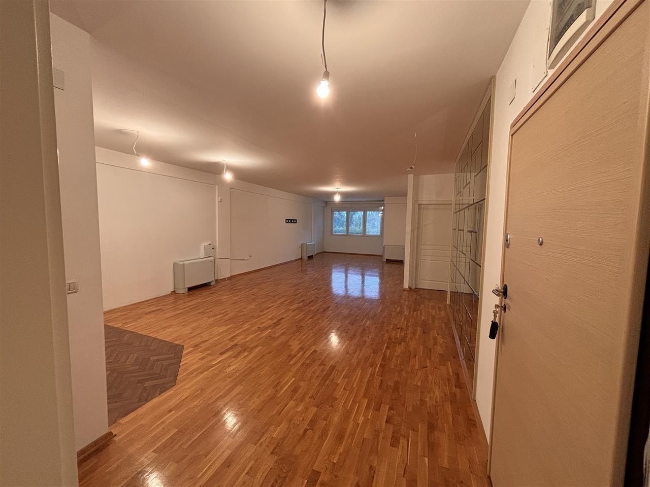 Se prodava ekskluziven stan od 129m2 vo Momin Potok