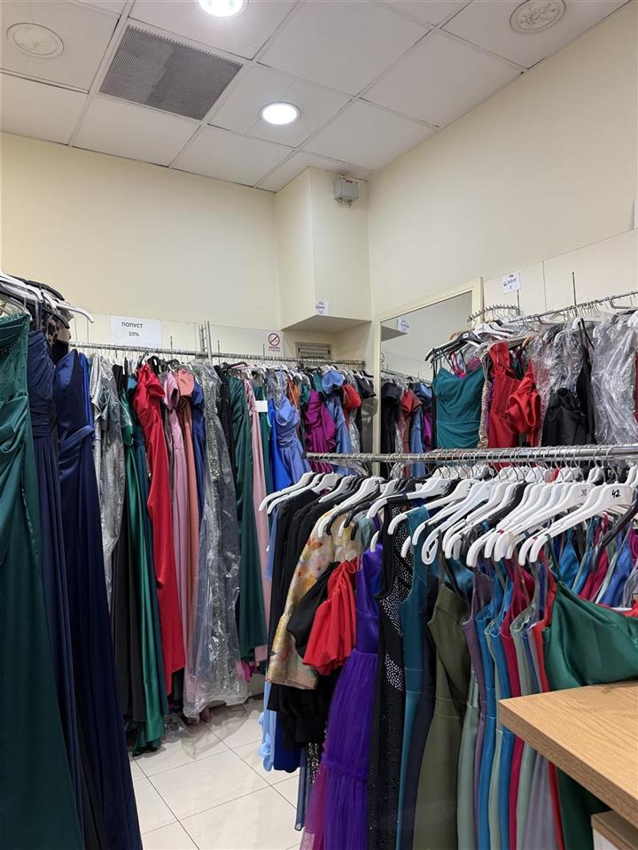 SHOP FOR SALE IN THE CENTER!