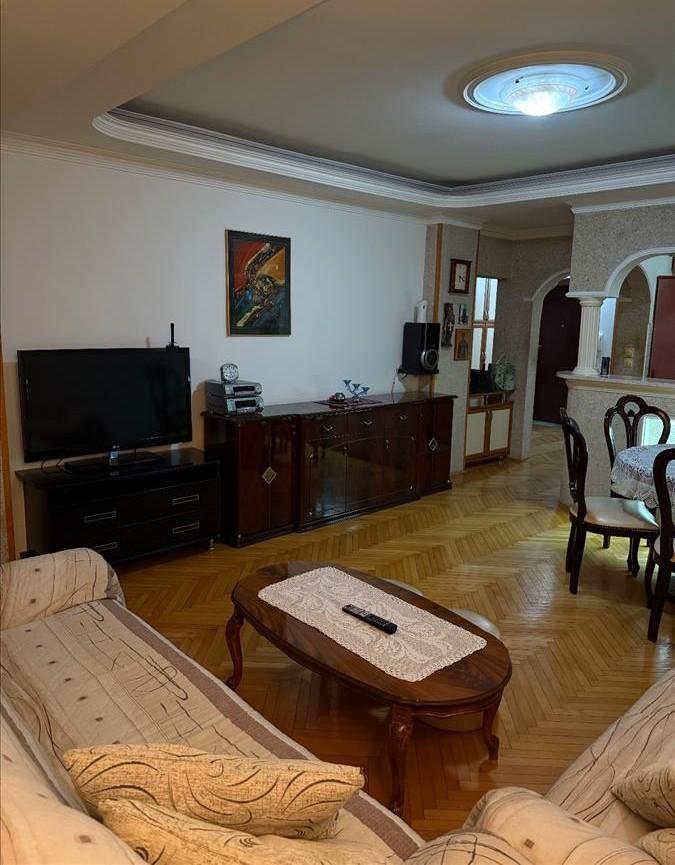 Se prodava namesten stan 74m2 vo Kisela Voda