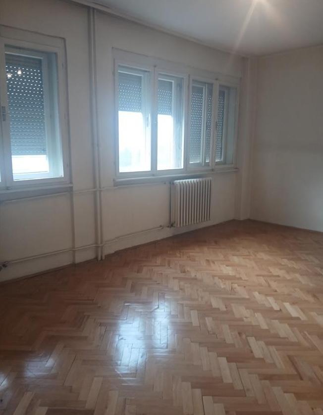 Se prodava stan 84m2 vo Avtokomanda