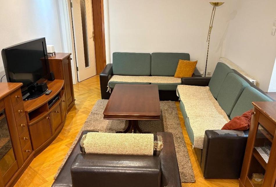 Namesten stan vo Centar 56m2 so 2 spalni renoviran