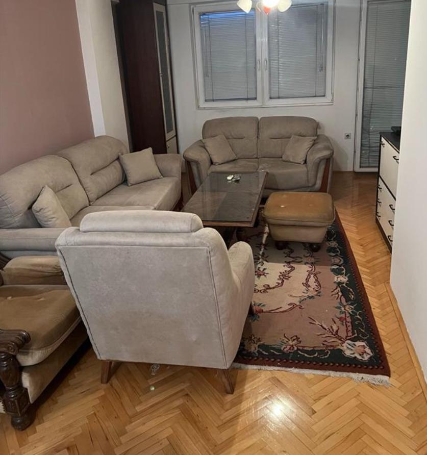 Stan vo Avtokomanda 60m2 so 1 spalna renoviran