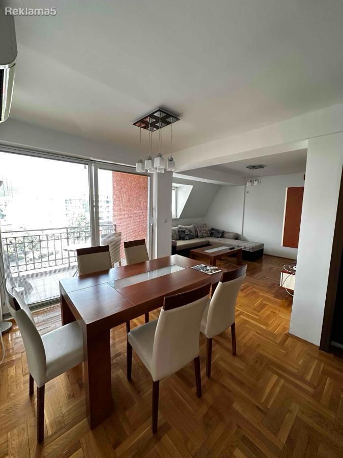 Se prodava 3 soben stan od 66m2 vo CENTAR
