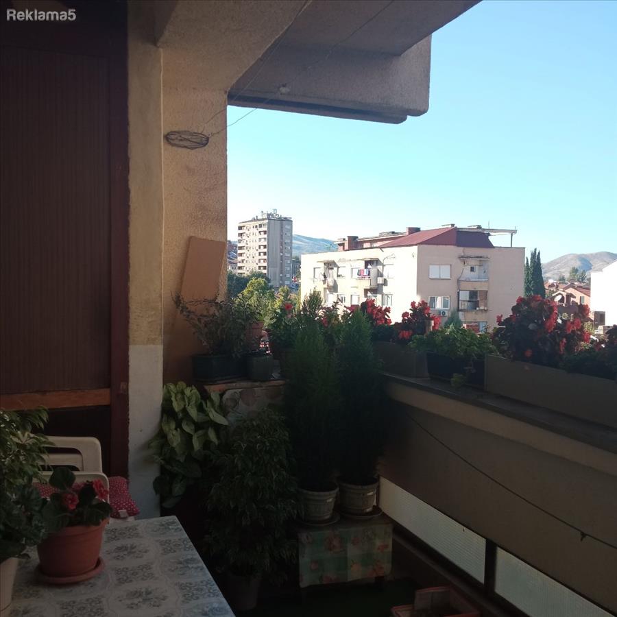 Se prodava stan