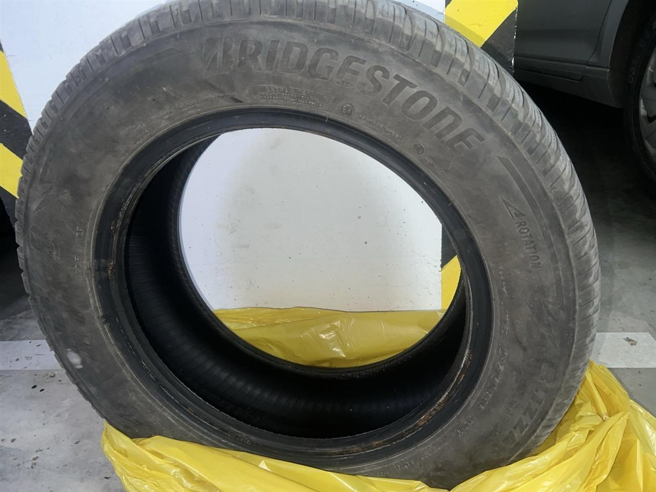 Две зимски гуми Bridgestone Blizzak 215/60R16 99H