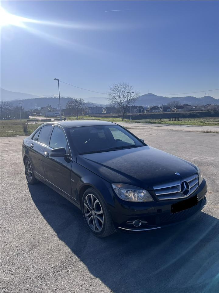 Se prodava itno se odi za stranstvo!Mercedes c 200