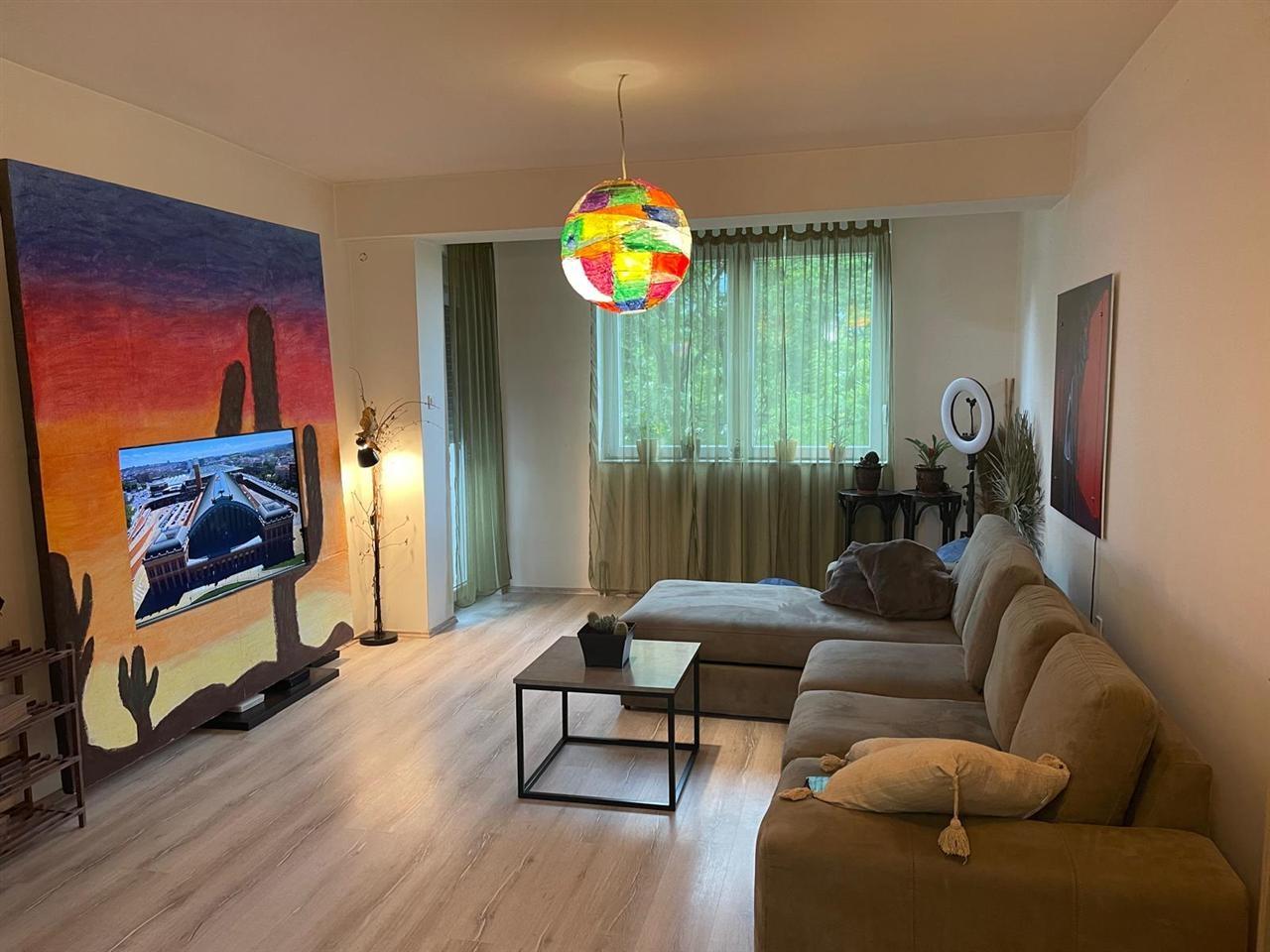 Jepet me qera For rent