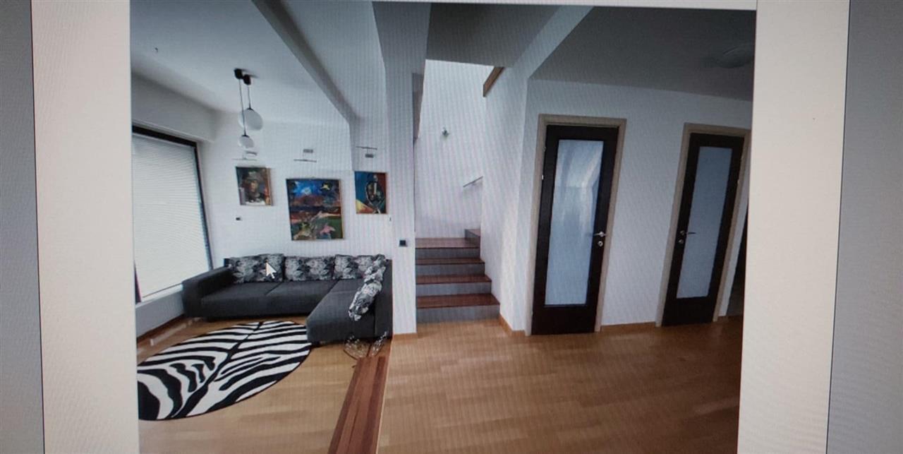 SE IZDAVA NOVA KUKA LUKSUZNO OPREMENA VO STRCIN