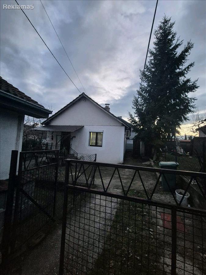 One-bedroom house for sale in Pero Chicho neighborhood (Banevo Trlo).