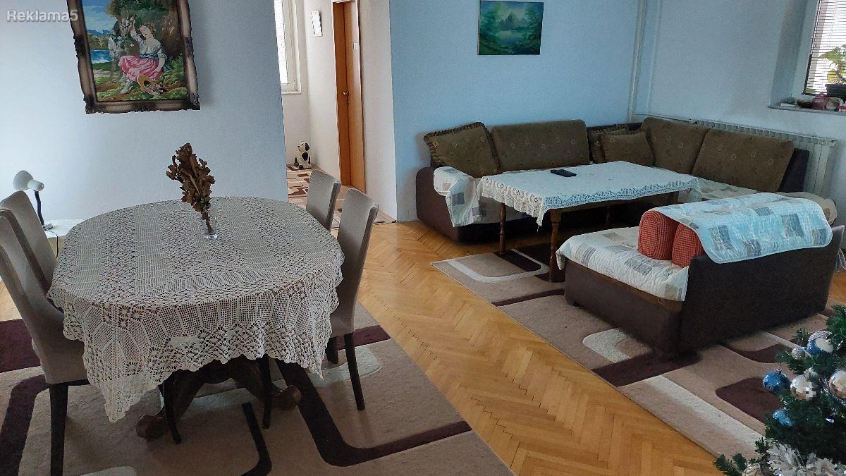 Se prodava stan vo avtokomanda 140m2 5 sobi 140000e.