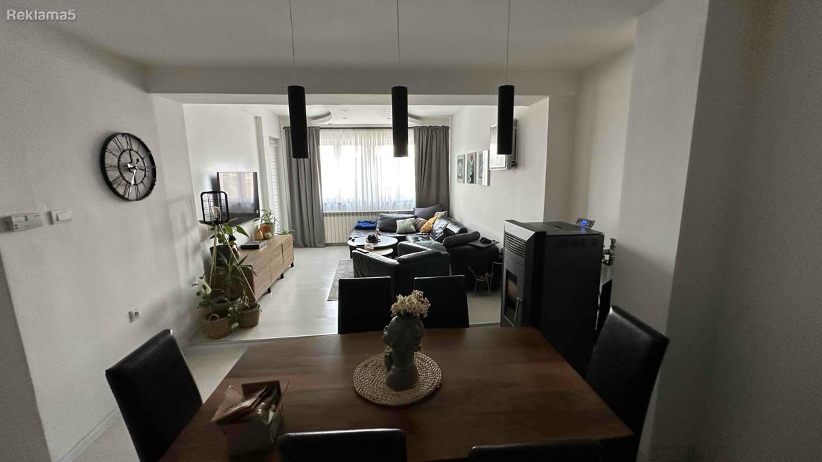 Se prodava stan centar