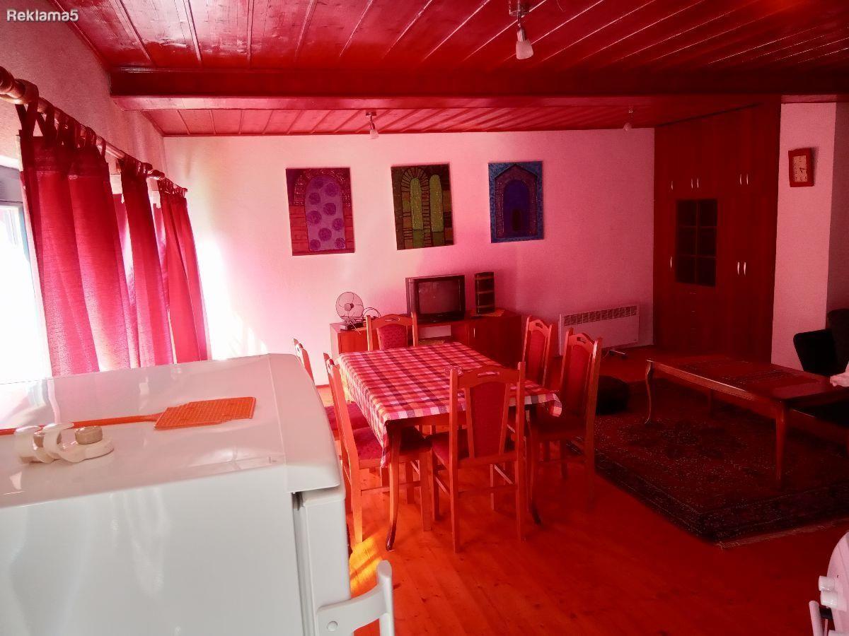 Izdavam Dvosoben Stan 65 m2 Karpos 1