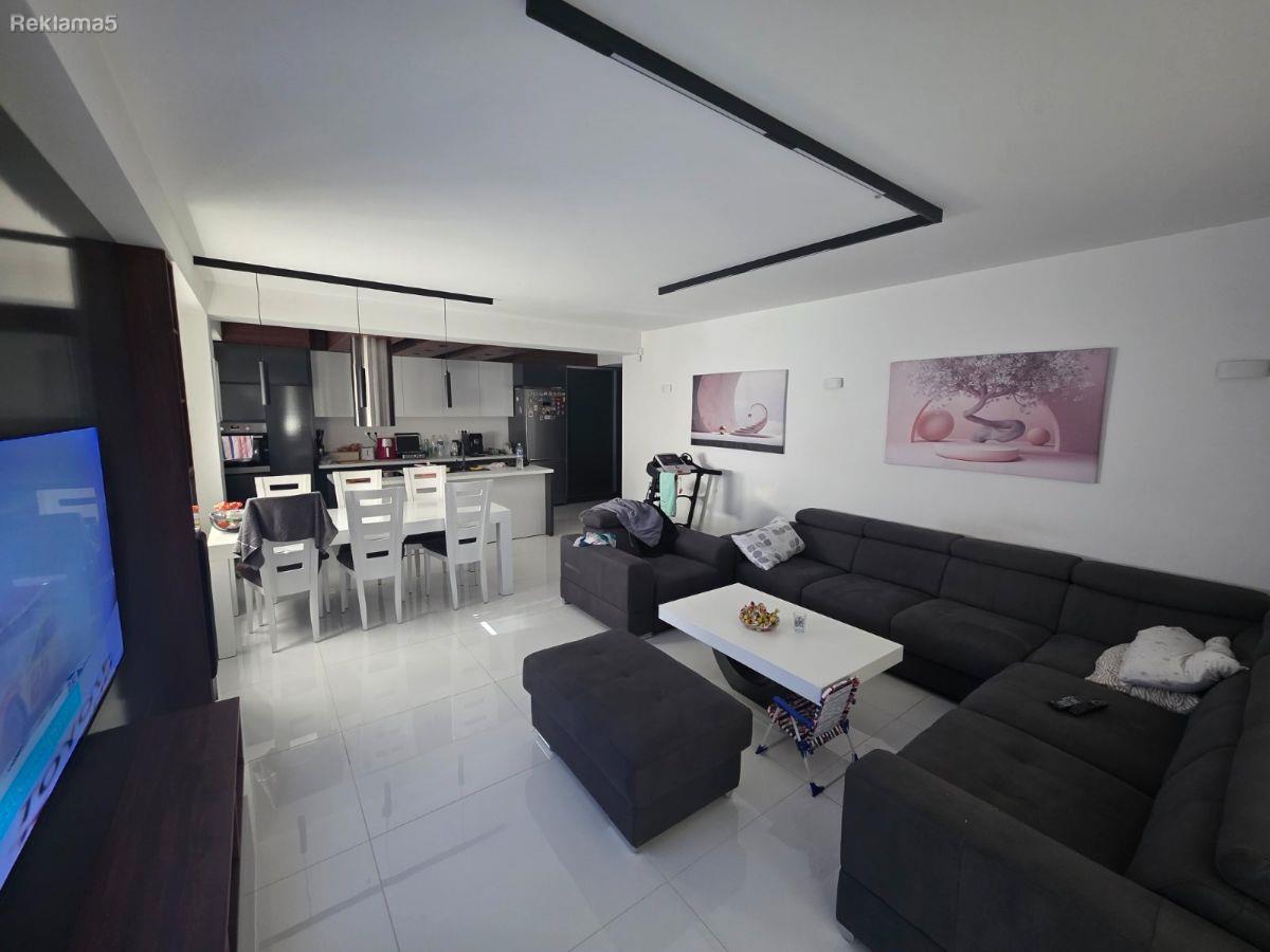 Se prodava ekskluziven stan na prizemje vo Hrom 101m2