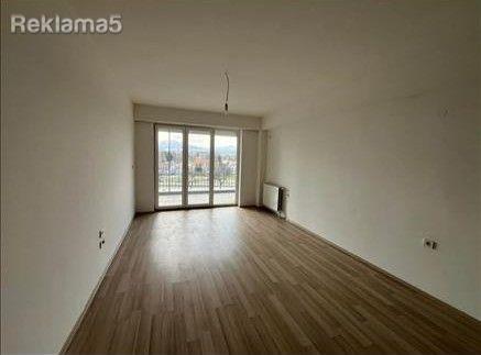 Se prodava stan 73m2 vo Singelikj sproti Sharlota