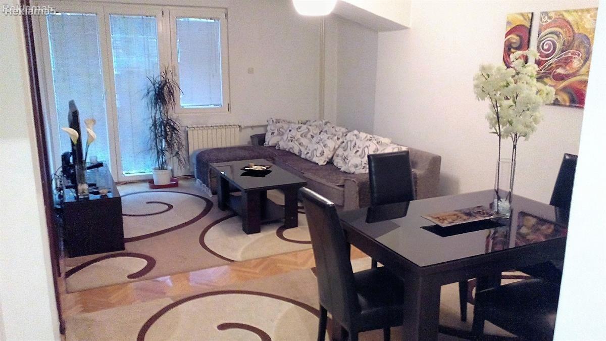 SE IZDAVA DVOSOBEN KAJ GET RED CAFE ZELEZNICKA OSTROVO