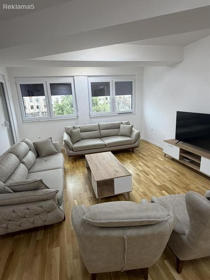 Se izdava stan 105m2, 2 spalni,Centar