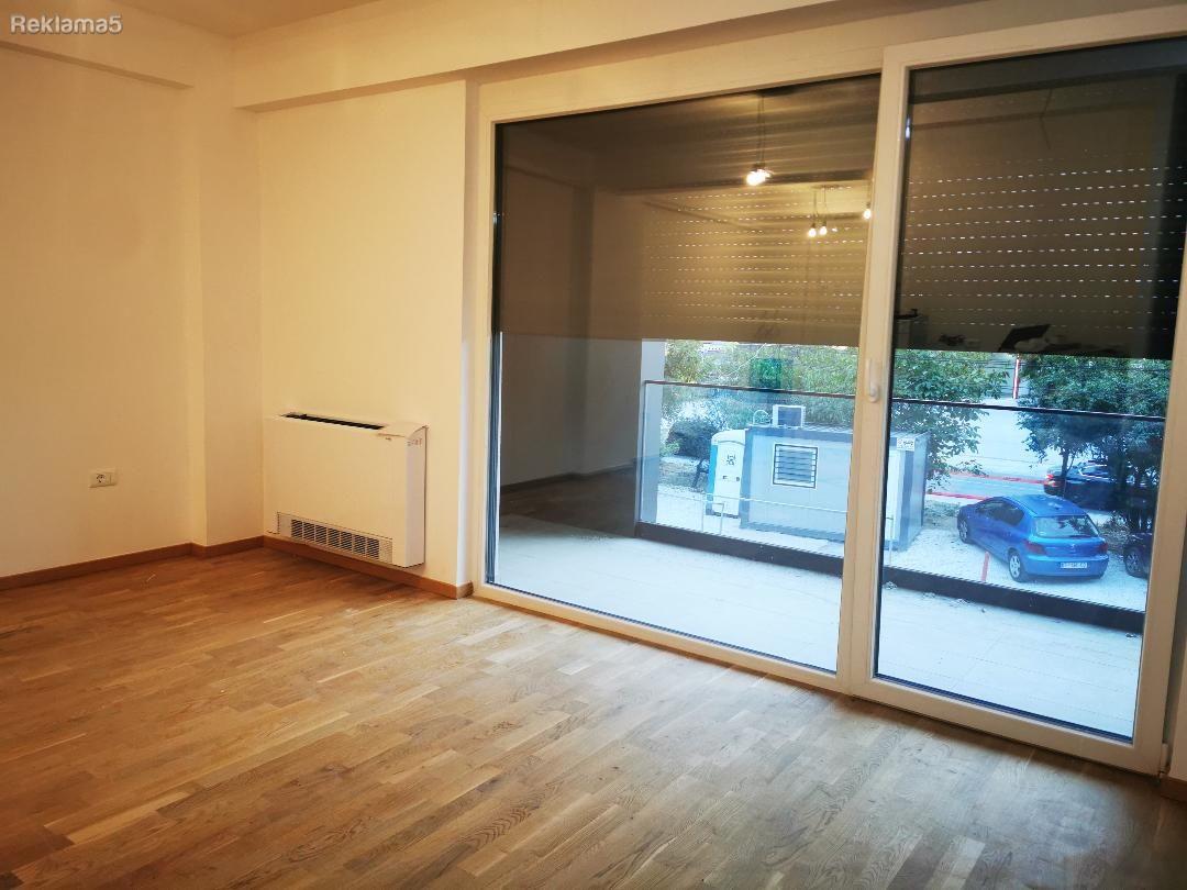 Se iznajmuva prazen stan vo Taftalide 2 od 80m2