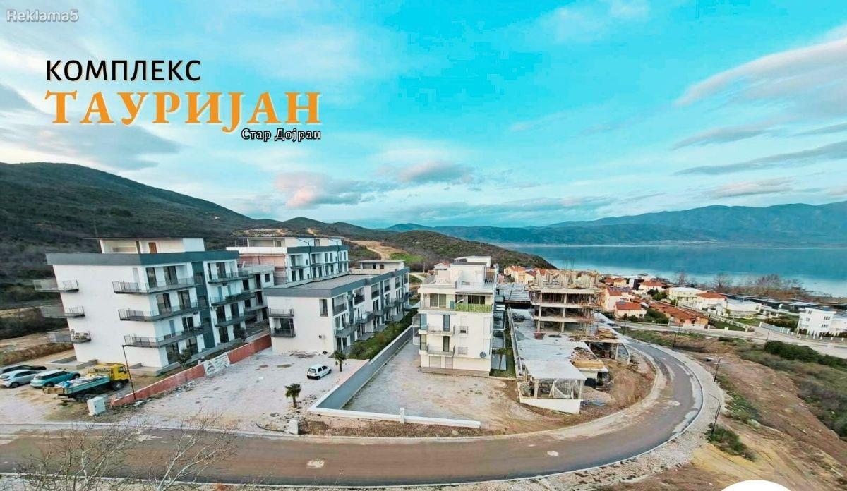 Se prodava apartman 45m2 i 39m2 krovna terasa vo Dojran