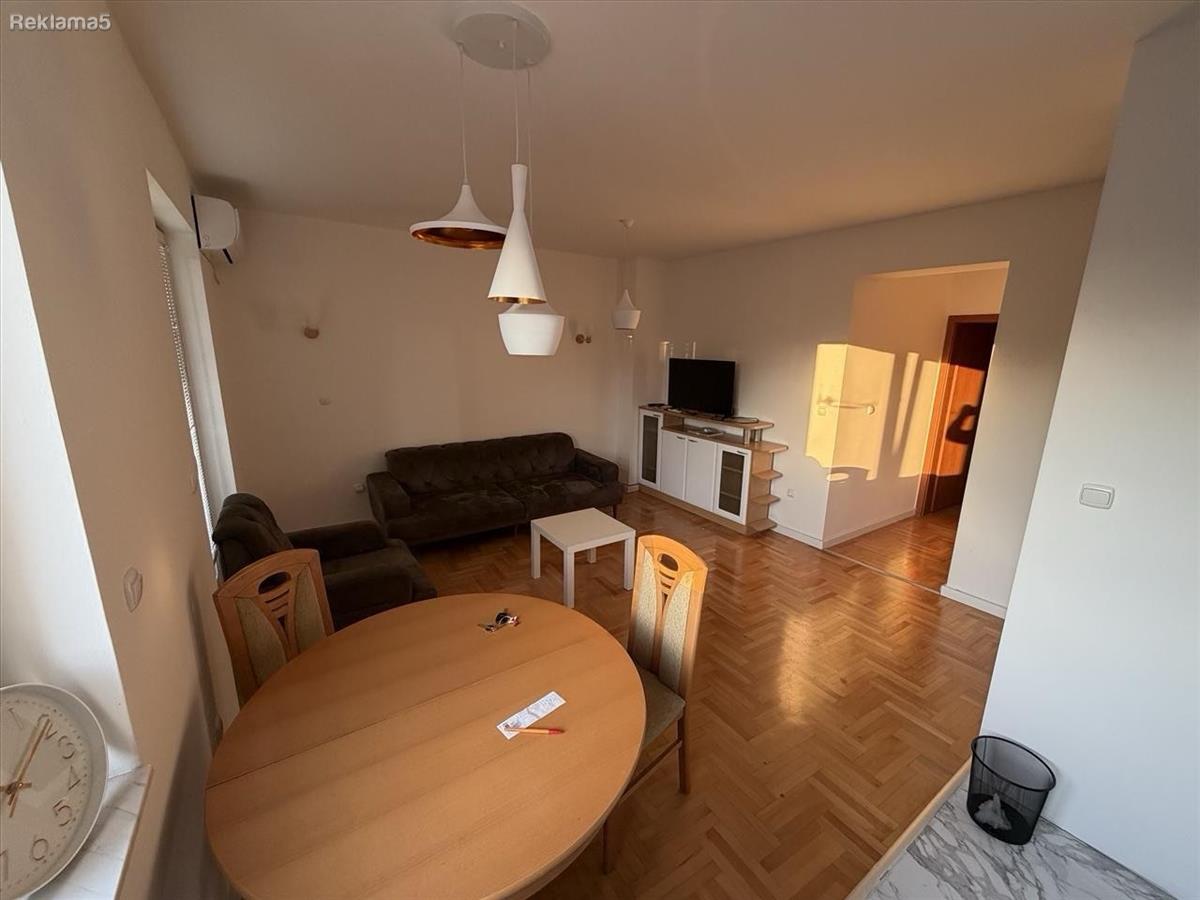 A three-room furnished in Chrome is for sale