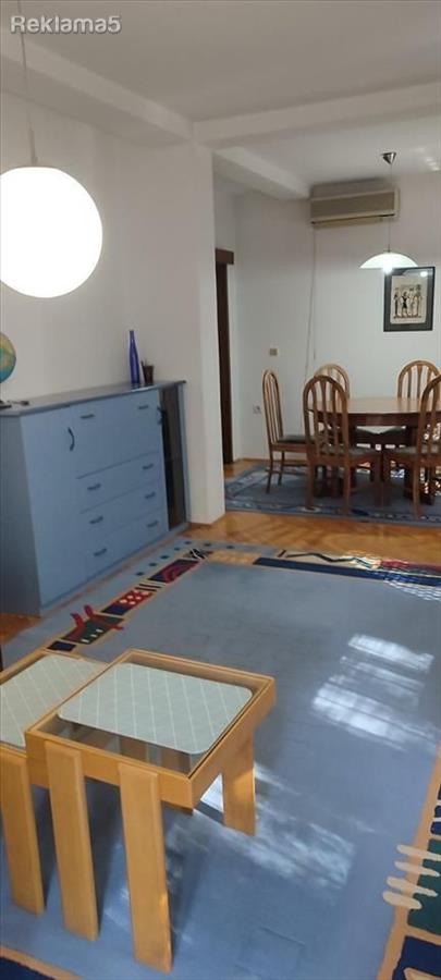Se iznajmuva namesten stan 100 m2 vo Centar