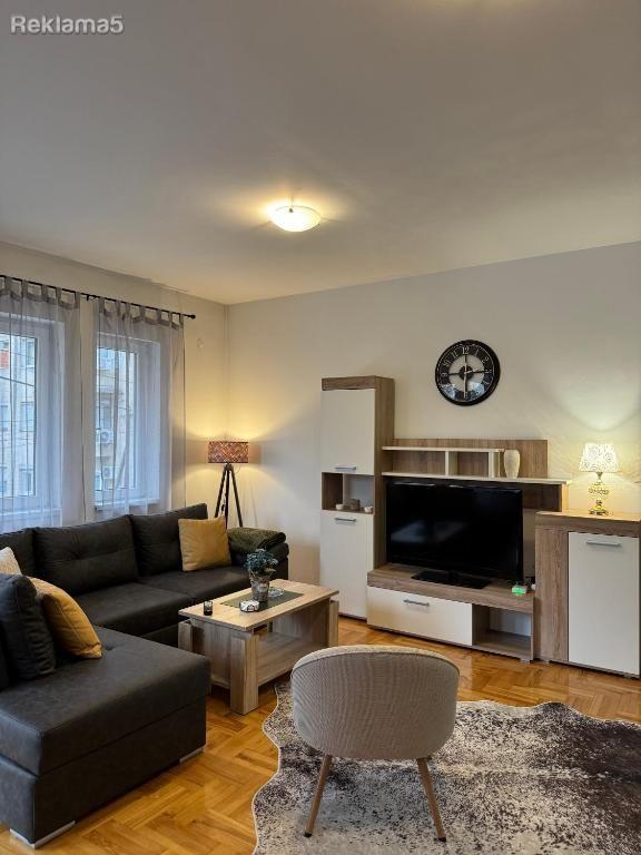 SAVIC IS RENTING AN APARTMENT IN KISELA VODA